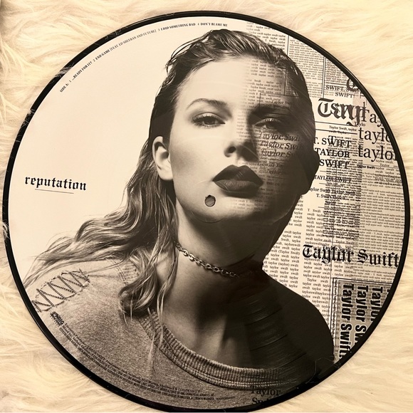 Taylor Swift Limited Edition Reputation Vinyl - Picture 9 of 13